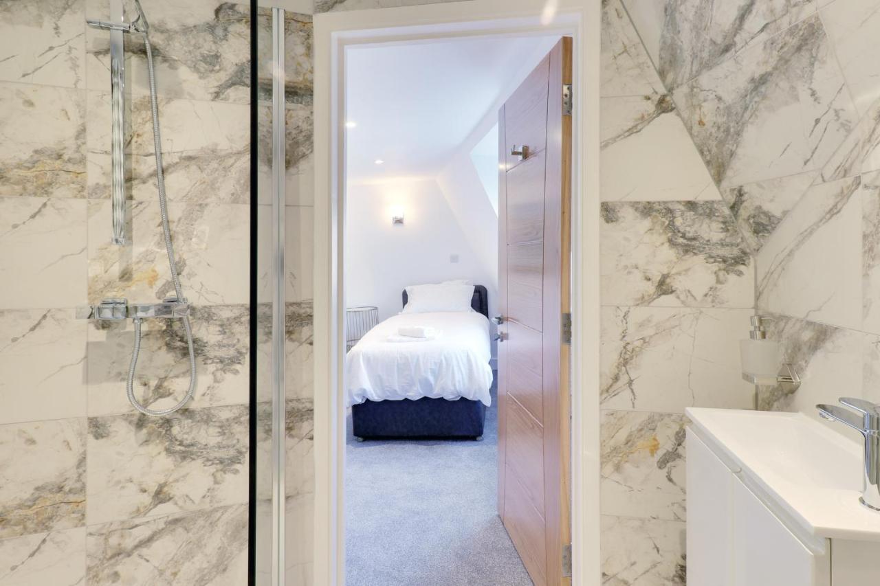 Master Accommodation Suite 9 Single Room With Roof Top Views Hastings Esterno foto